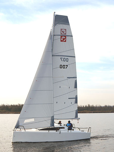 SEVEN pod żaglami